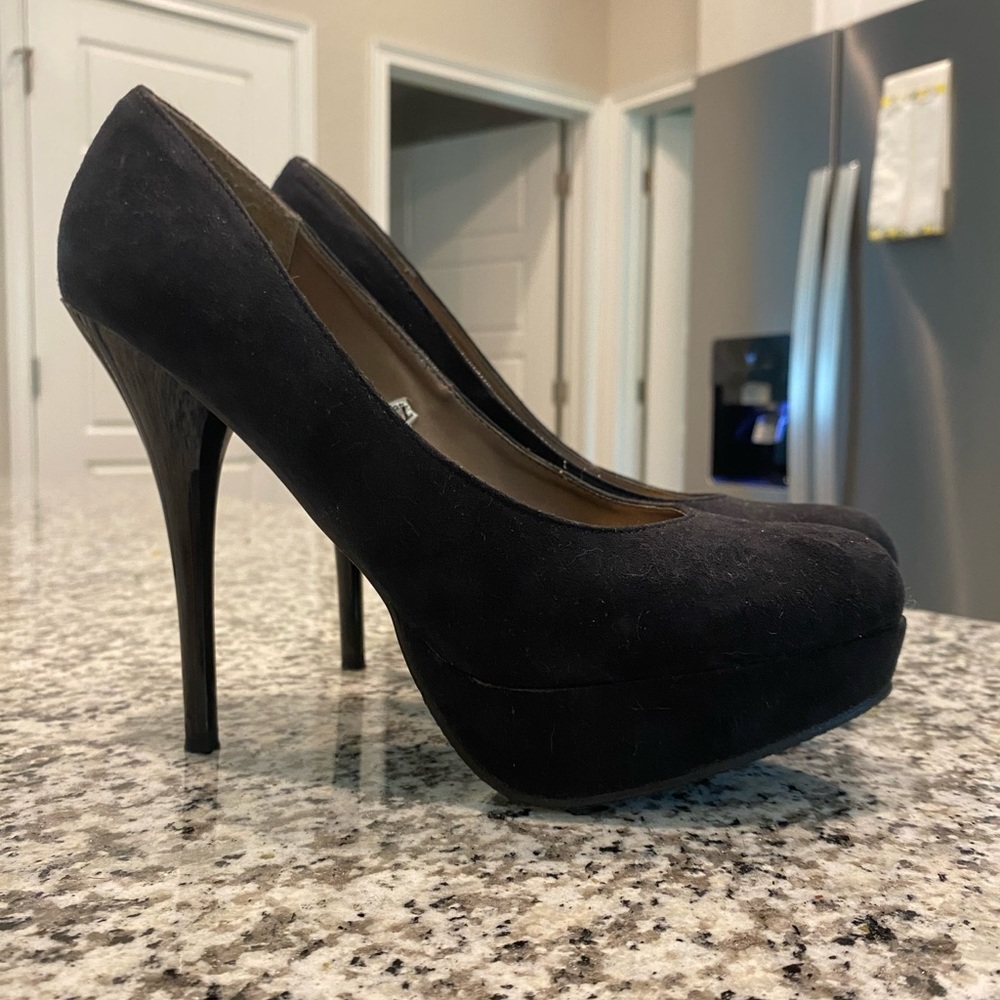 Classic black platform heel
